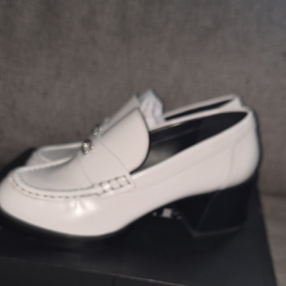 Coach White Leather Block Heel Loafers with Black Heel Womens Sz7. Narrow - Picture 6 of 9